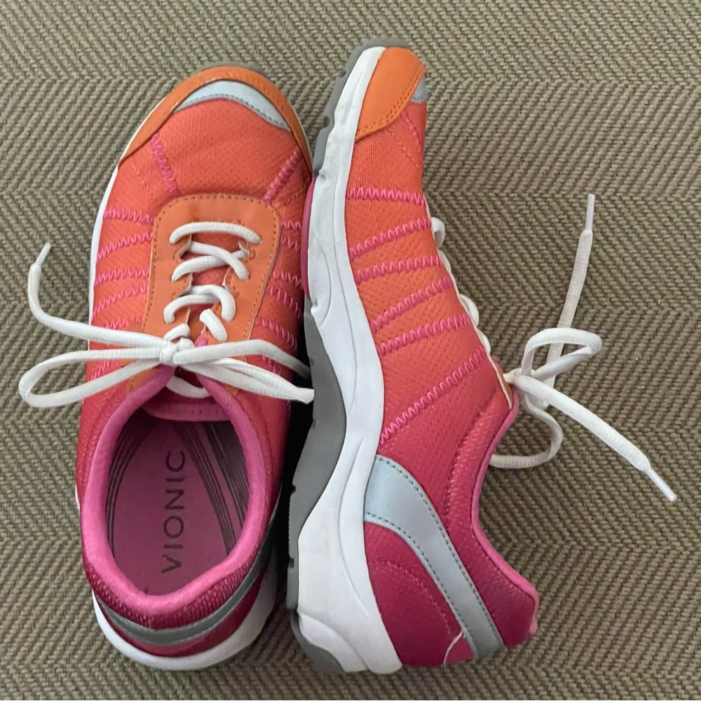 Vionic Tennis Shoez
